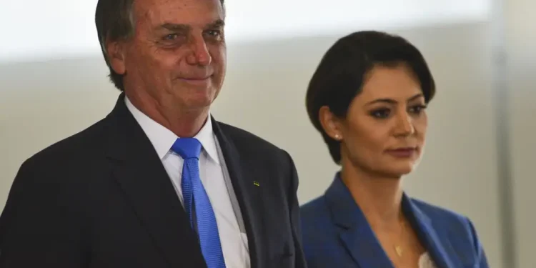 Bolsonaro e Michelle antecipam viagem a Manaus; veja data