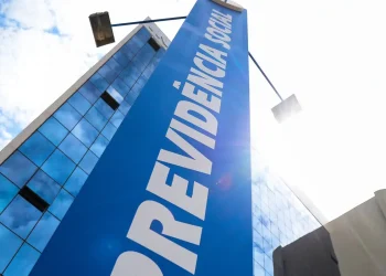 Beneficiários do INSS começam a receber o 13º a partir de quarta-feira (24)