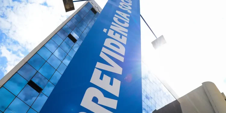 Beneficiários do INSS começam a receber o 13º a partir de quarta-feira (24)