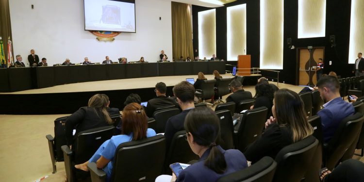 TCE-AM reprova contas da Câmara de Uarini e aplica multa de R$ 50 mil à presidente do Legislativo