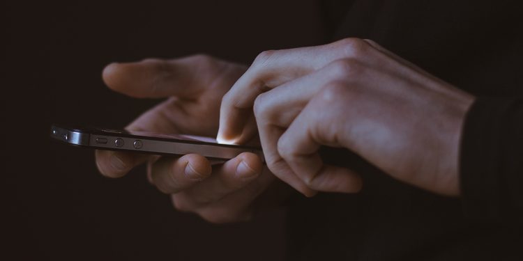 Secretaria de Educação alerta para golpe com aplicativo do Programa Pé-de-Meia