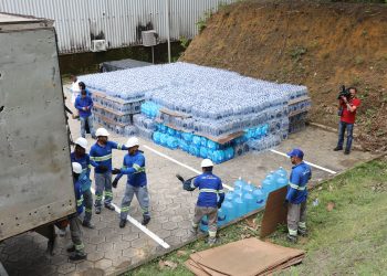 Manaus monta operação de ajuda humanitária ao Rio Grande do Sul e recebe doação de água