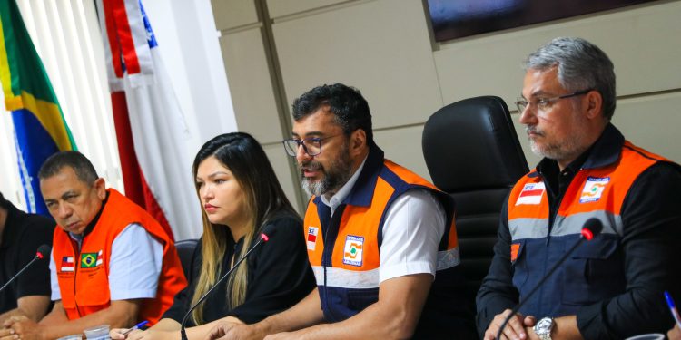 Wilson Lima anuncia licenças para dragagens de rios do estado a fim de garantir navegabilidade