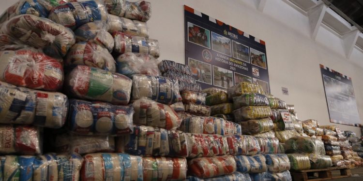 Governo do AM arrecada 115 toneladas de doações e realoca 60 amazonenses que estavam em áreas atingidas no RS