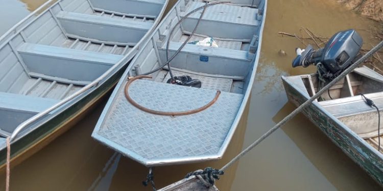 PC-AM e Polícia Militar de Roraima recuperam motores de barco furtados em Barcelos