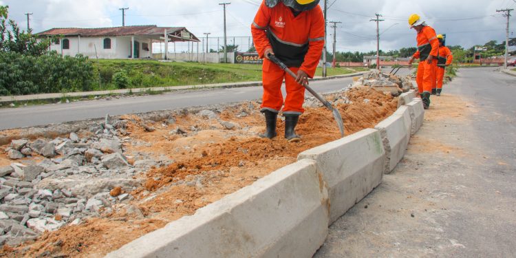 Prefeitura de Manaus abre processo seletivo com 320 vagas para pedreiros e serventes da Seminf