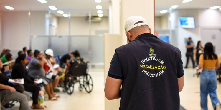 Procon-AM autua três agências bancárias por descumprimento da Lei das Filas