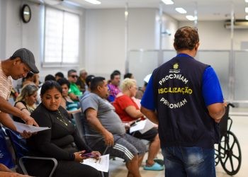 Procon-AM autua agência bancária no Educandos por descumprimento da Lei das Filas