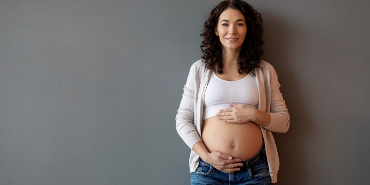Liminar garante a professora de natação grávida o direito de permanecer em atividade interna