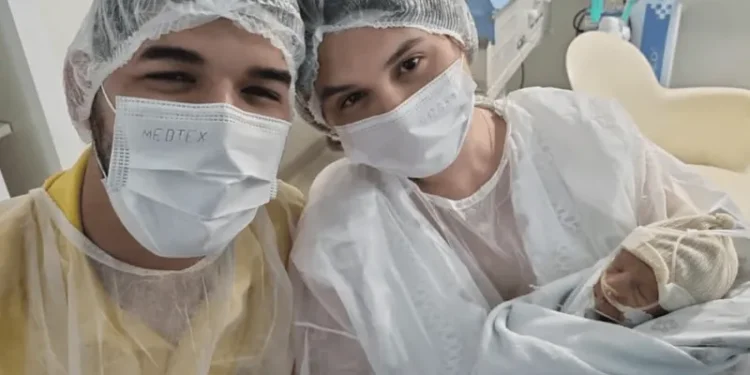 Esposa de Zé Vaqueiro compartilha momento emocionante ao lado do filho na UTI