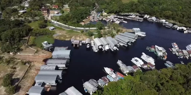 Defensoria Pública obtém nova decisão que suspende ordem de retirada de flutuantes do Tarumã
