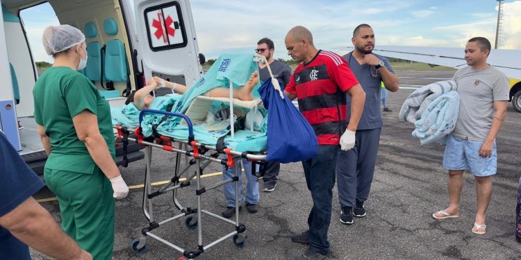 Governo do Amazonas inicia transferência para Manaus das vítimas de acidente na BR-174