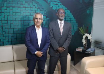 Diretor-geral da Band Amazonas recebe moeda de reconhecimento do TRT-11