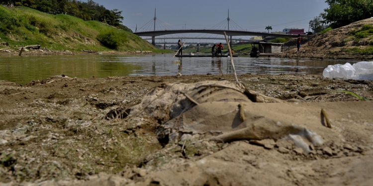 Seca no Rio Acre faz governo decretar estado de emergência