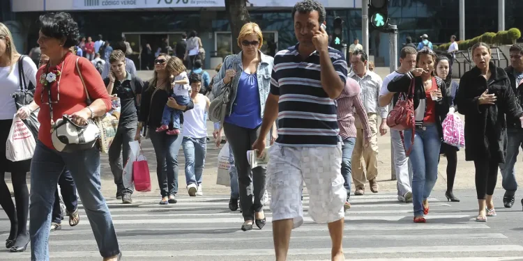 Desemprego recua para 7,1%, o menor do trimestre desde 2014