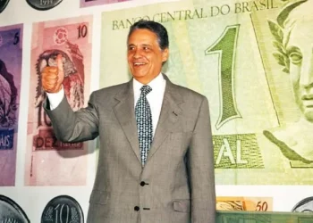 ‘Homem certo, no momento certo’: Como FHC foi crucial para o Plano Real