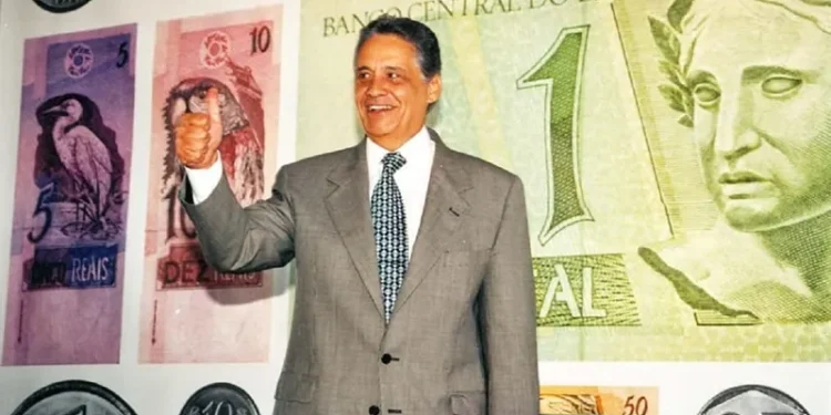 ‘Homem certo, no momento certo’: Como FHC foi crucial para o Plano Real