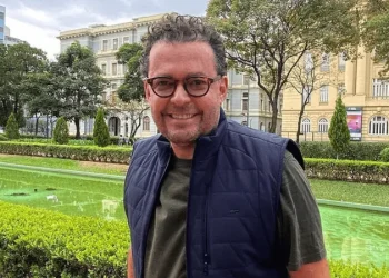 Fernando Rocha anuncia diagnóstico de doença grave: ‘Encarando as sequelas’