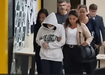 Suspeita de matar namorado com brigaderião envenenado se entrega à polícia