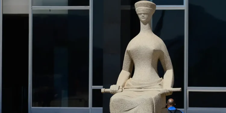 STF retoma julgamento sobre descriminalização de maconha