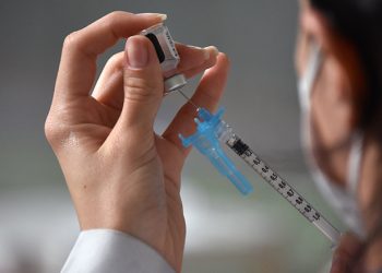 Justiça dá 60 dias para casal vacinar filhas em Santa Catarina