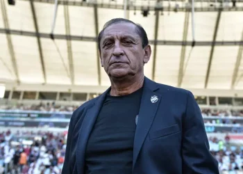 Antes de contratar Ramón Díaz, Corinthians sondou Grêmio e tentou Renato Gaúcho