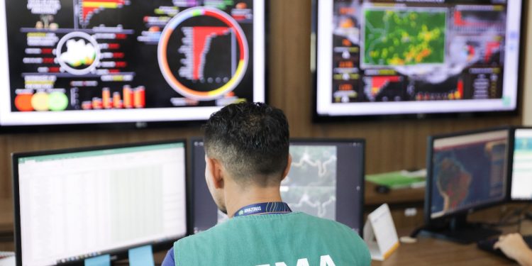 Governo do Amazonas combate mais de 2,2 mil focos de calor e intensifica monitoramento no Estado