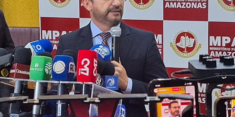 Operação do MPAM que investiga fraudes em licitações prende três pessoas em Manaus