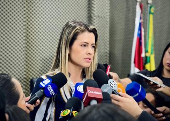 PC-AM prende homem por injúria, perseguição, ameaça e descumprimento de medida protetiva contra pai idoso