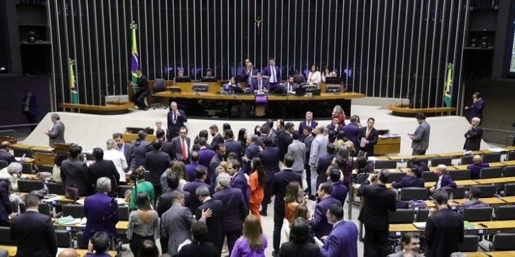 Entenda o que muda com Novo Ensino Médio aprovado na Câmara dos Deputados