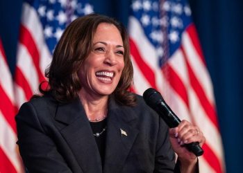 Kamala Harris exalta legado de Joe Biden após desistência dele à reeleição