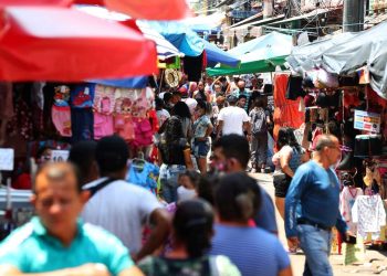 Wilson Lima anuncia adiantamento da primeira parcela do 13° salário