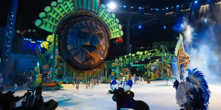 Caprichoso é campeão de Parintins pela terceira vez consecutiva