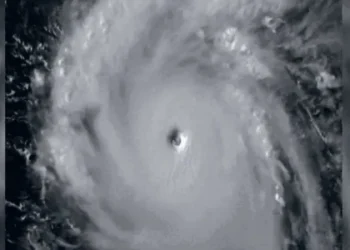 Furacão Beryl chega aos EUA e deixa pelo menos três mortos no Texas