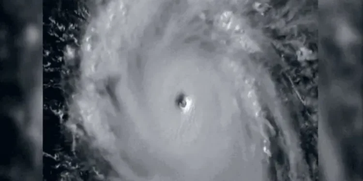 Furacão Beryl chega aos EUA e deixa pelo menos três mortos no Texas