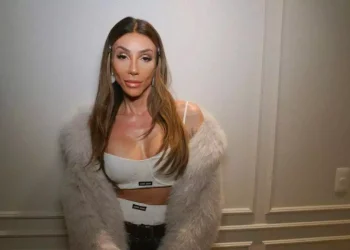 Maya Massafera quebra o silêncio e mostra voz após cirurgias: ‘Nasci mulher’