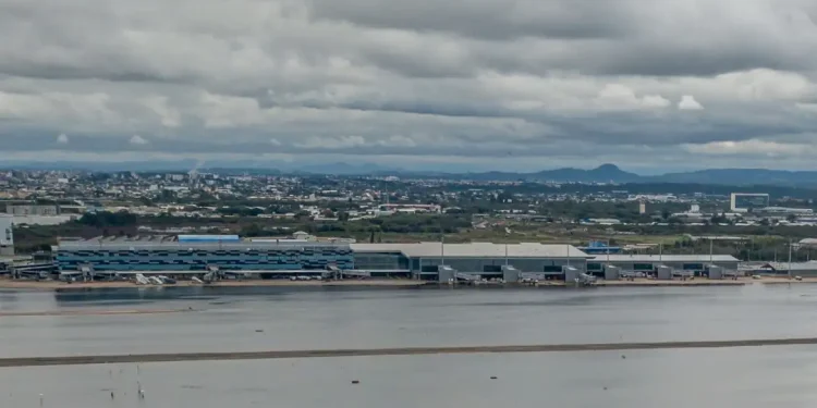 Aeroporto de Porto Alegre reabrirá parcialmente para voos em outubro