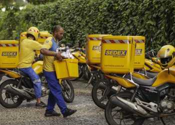 Correios anunciam PDV e concurso para contratar 3,2 mil carteiros