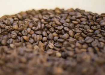Conheça os elementos que tornam o café torrado impróprio para consumo
