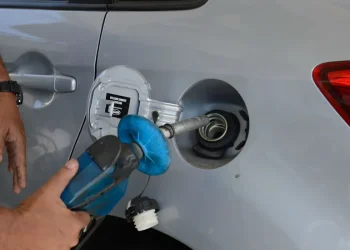 Petrobras anuncia aumento de preço da gasolina e do gás de cozinha; veja números