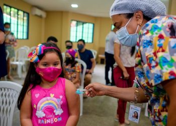 Ginecologista alerta para vacinação contra o HPV e cuidados desde a puberdade