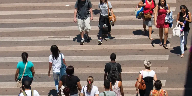 Expectativa de vida no Brasil em 2023 chega a 76,4 anos