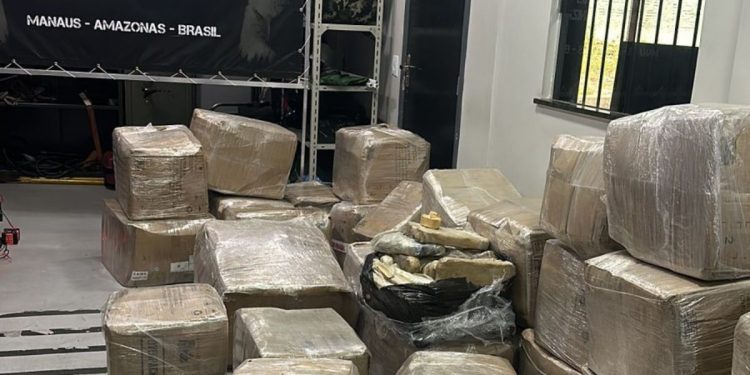 Polícia Civil apreende 1,2 tonelada de drogas em caminhão nas proximidades do Porto da Ceasa