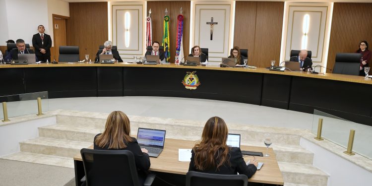 TCE-AM multa prefeito de Atalaia do Norte por falta de atualização no portal da transparência