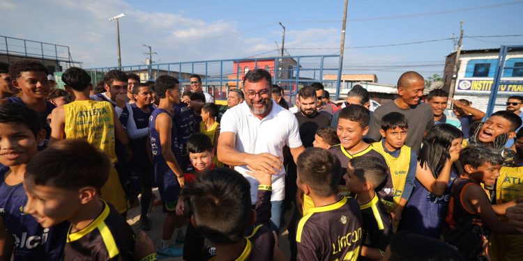 Governador Wilson Lima entrega Campo do Vermelhão revitalizado no bairro Mauazinho