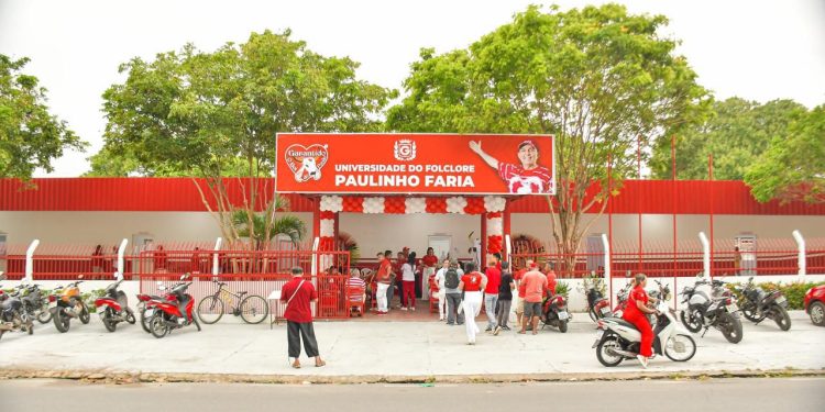 Boi Garantido reinaugura Universidade do Folclore Paulinho Faria