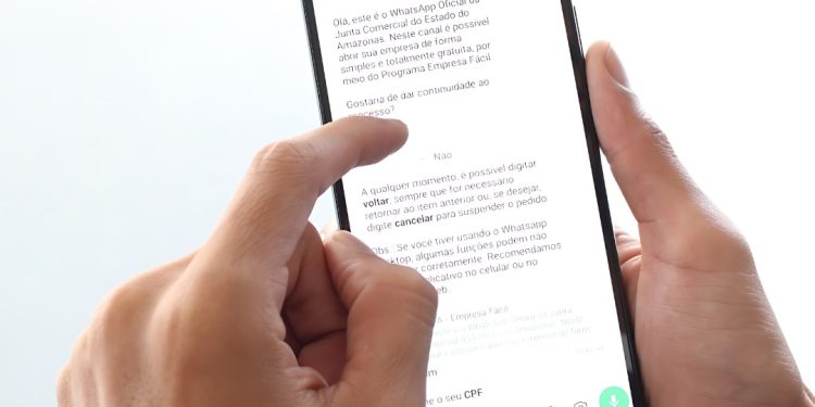Amazonas inicia serviço de abertura de empresas por WhatsApp