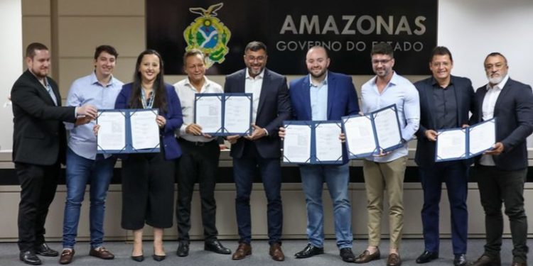 Wilson Lima assina convênio para implantação do Água Boa em 25 comunidades rurais