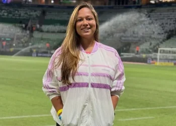 Repórter brasileira é agredida por jornalista boliviano em jogo da Libertadores