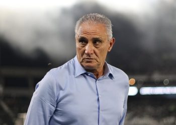 Tite passa mal após jogo na Bolívia, volta ao RJ e é encaminhado para hospital